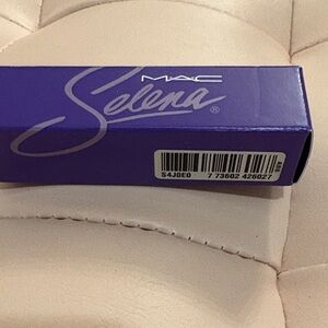 MAC Cosmetics Selena Amplified Crème Lipstick AB6 - Como La Flor - Sealed